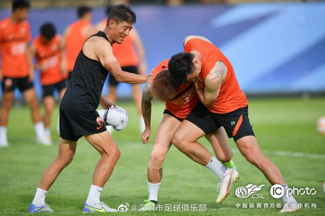 TA：德布劳内改变饮食和运动习惯，以确保长时间养伤不会影响他TheAthletic撰文谈到了德布劳内的话题，该文表示德布劳内改变饮食和运动习惯，以确保长时间养伤不会影响他。